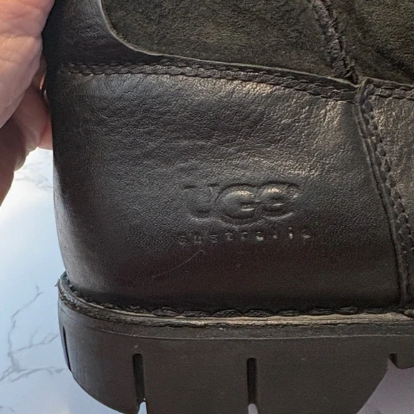 Men's UGG Black Leather Fleece-Lined Boots size 9 - Picture 2 of 11